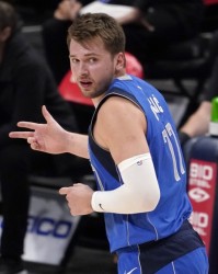  独行侠末节逆转送马刺七连败  