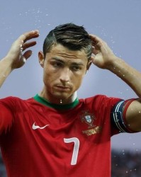  弗赖堡主帅创造队史最佳开局  